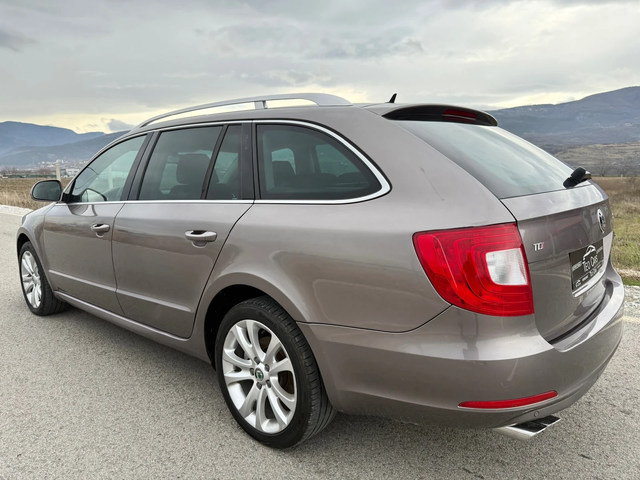 Skoda Superb 2.0 TDI / ELEGANCE / PARKTRONIC / TEMPOMAT - автомобили, коли, обяви за нови и употребявани 4