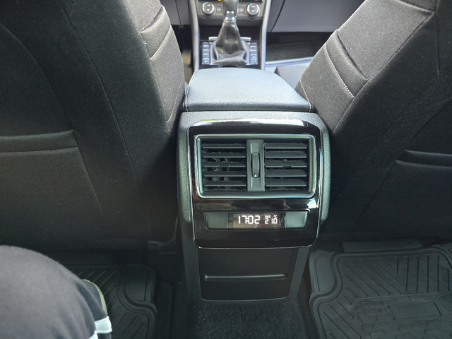 Skoda Superb КАТО ЧИСТО НОВ/DISTRONIK/2.0TDI - автомобили, коли, обяви за нови и употребявани 11