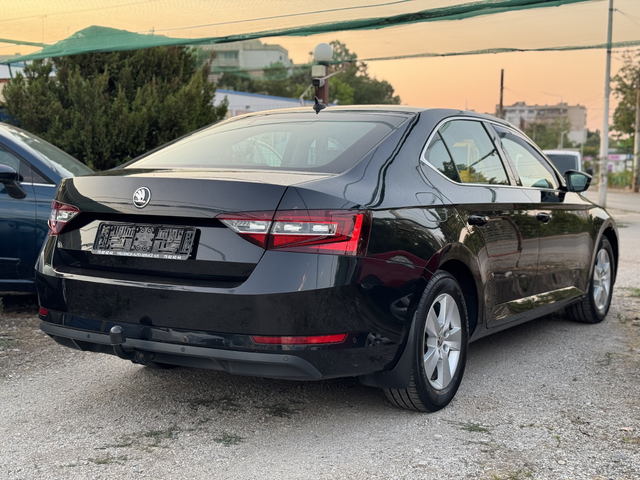 Skoda Superb Skoda Superb 2.0TDI * DSG * NAVI * LED *XENON - автомобили, коли, обяви за нови и употребявани 5