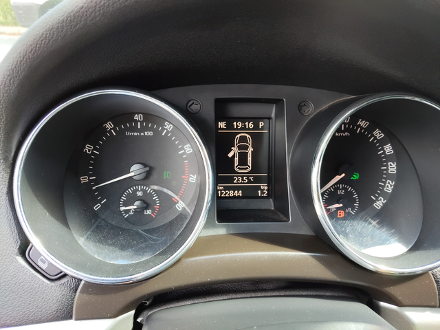 Skoda Yeti 1, 2i 105ps DSG NAVI - автомобили, коли, обяви за нови и употребявани 7