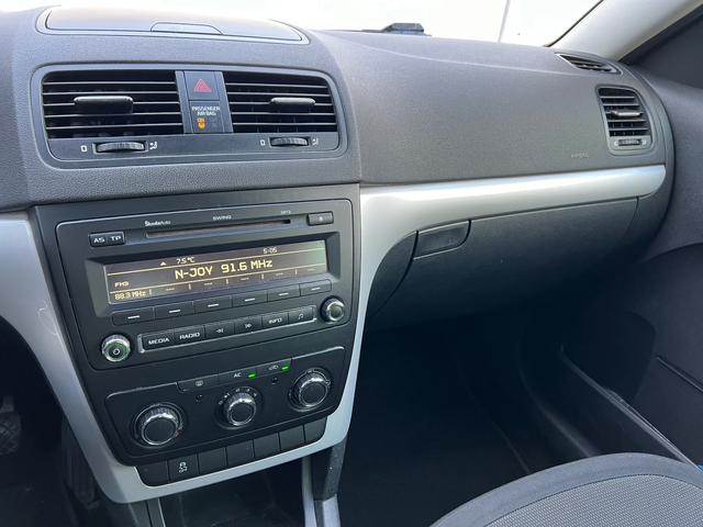 Skoda Yeti 2.0 TDI- 110к.с.* Автопилот* Климатроник * Италия - автомобили, коли, обяви за нови и употребявани 14