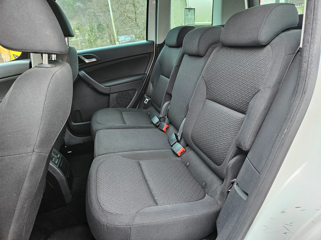 Skoda Yeti 1.6 Tdi AVTOMAT/NAVIG/134 000km - автомобили, коли, обяви за нови и употребявани 12