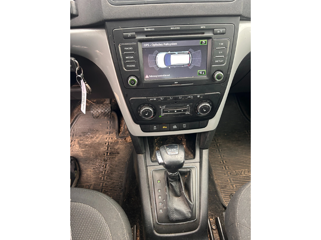 Skoda Yeti 2.0TDI 4X4 AVTOMAT/NAVI/PANORAMA EURO 5 - автомобили, коли, обяви за нови и употребявани 11