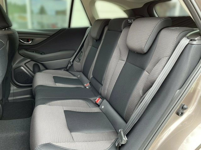 Subaru Outback 2.5i - автомобили, коли, обяви за нови и употребявани 12