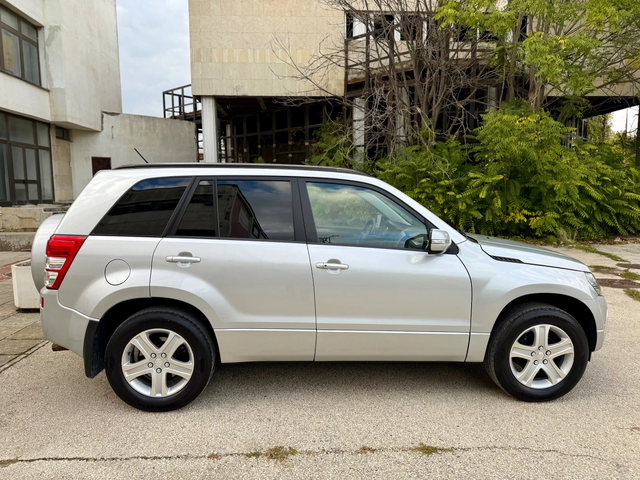 Suzuki Grand vitara 2.4i AUTOMATIC - автомобили, коли, обяви за нови и употребявани 2