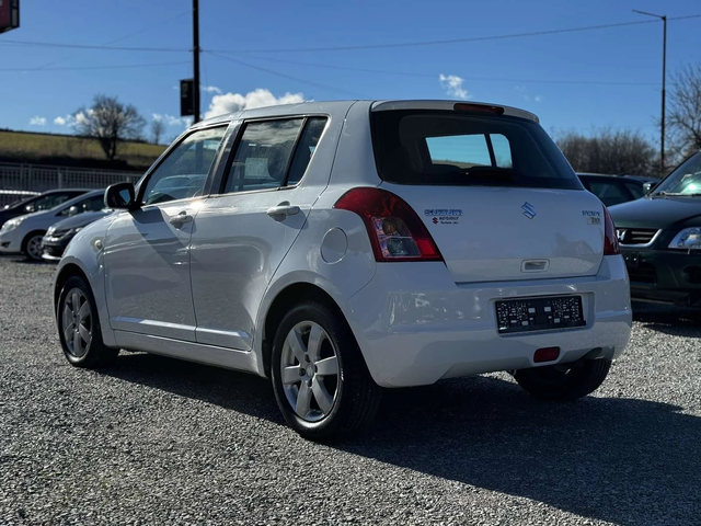 Suzuki Swift 1.3I - автомобили, коли, обяви за нови и употребявани 3