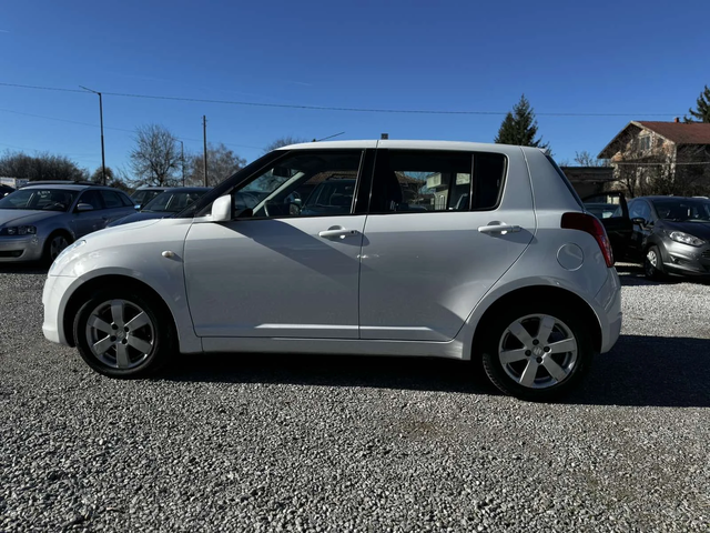 Suzuki Swift 1.3I - автомобили, коли, обяви за нови и употребявани 5
