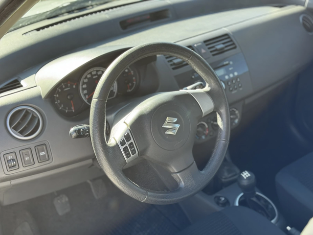 Suzuki Swift 1.3I - автомобили, коли, обяви за нови и употребявани 8