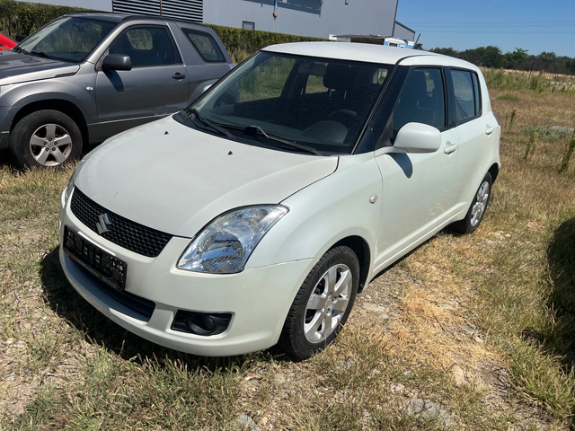 Suzuki Swift 1.3 4Х4 - автомобили, коли, обяви за нови и употребявани 0