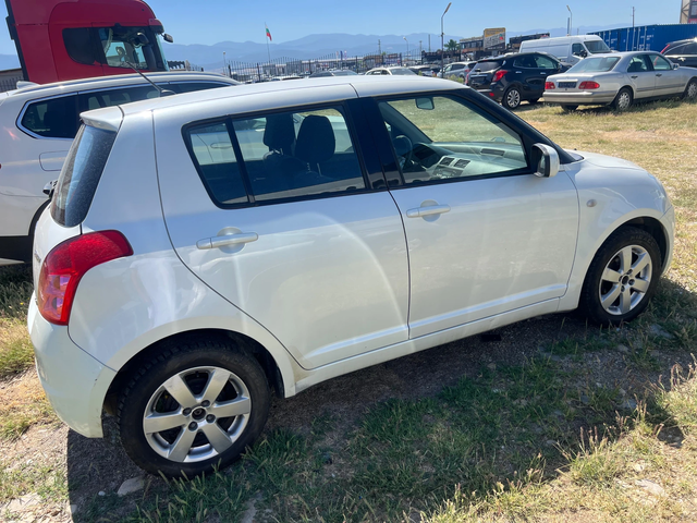 Suzuki Swift 1.3 4Х4 - автомобили, коли, обяви за нови и употребявани 3