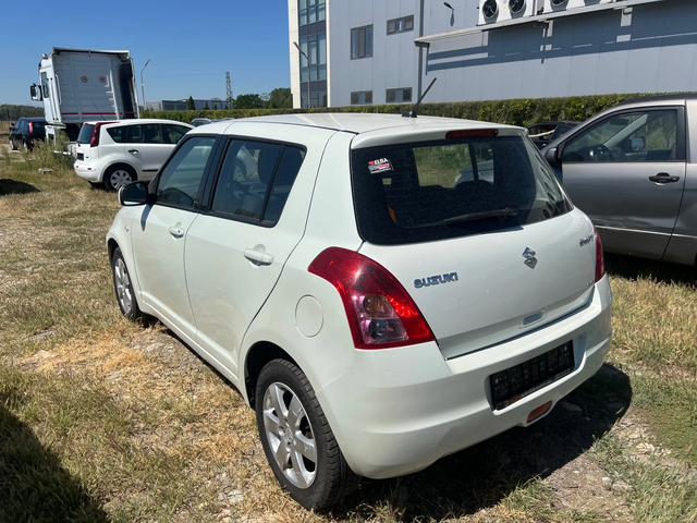 Suzuki Swift 1.3 4Х4 - автомобили, коли, обяви за нови и употребявани 6