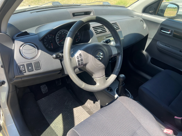 Suzuki Swift 1.3 4Х4 - автомобили, коли, обяви за нови и употребявани 8
