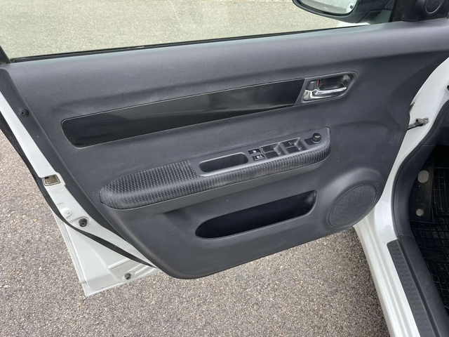 Suzuki Swift 1.3I 90кс 4Х4 EURO 4 KЛИМАТИК - автомобили, коли, обяви за нови и употребявани 6