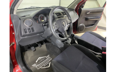 Suzuki Swift 1.3i - автомобили, коли, обяви за нови и употребявани 6
