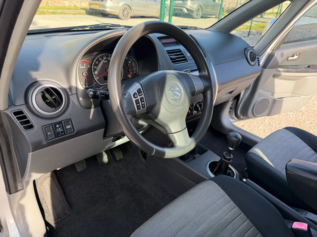 Suzuki SX4 1.6i 4x4 ITALIA - автомобили, коли, обяви за нови и употребявани 8