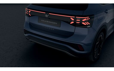 VW T-Cross T-Cross R-Line PLUS 1.5 TSI OPF DSG - автомобили, коли, обяви за нови и употребявани 7