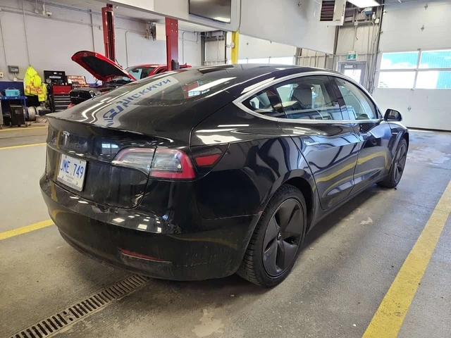 Tesla Model 3 STANDARD RANGE PLUS| PANO| АВТОПИЛОТ| 2 КЛЮЧА| - автомобили, коли, обяви за нови и употребявани 2