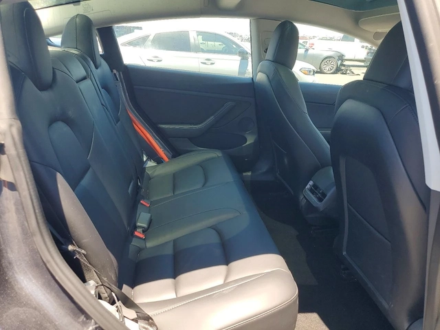 Tesla Model 3 AWD - автомобили, коли, обяви за нови и употребявани 9
