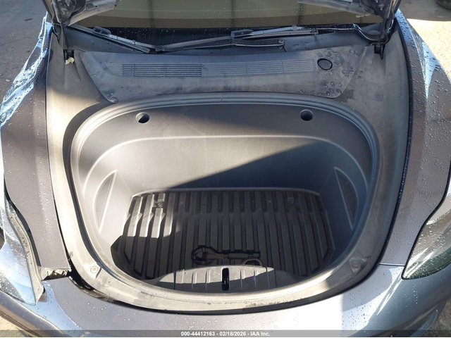 Tesla Model 3 ELECTRIC All Wheel Drive - автомобили, коли, обяви за нови и употребявани 9