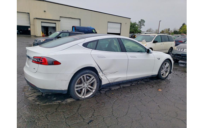 tesla-model-3-rear-wheel-drive - 2