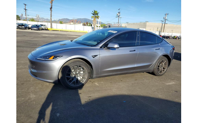 tesla-model-rear-wheel-drive - 1