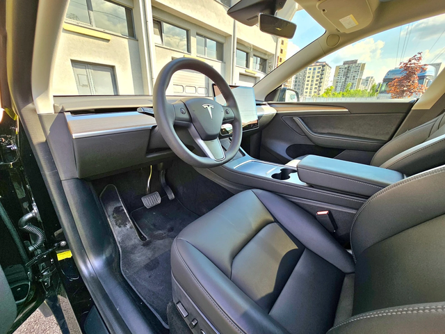 Tesla Model Y Long Range Dual Motor - автомобили, коли, обяви за нови и употребявани 5