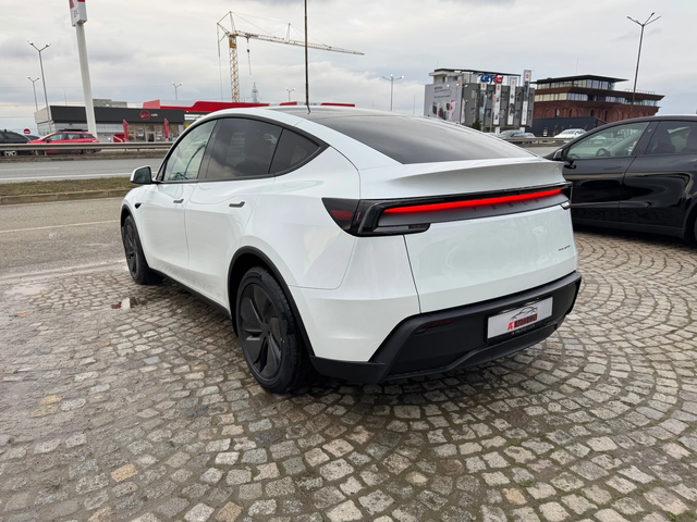 Tesla Model Y Juniper-2025\Standart, long-range 4x4 или Launch - автомобили, коли, обяви за нови и употребявани 6
