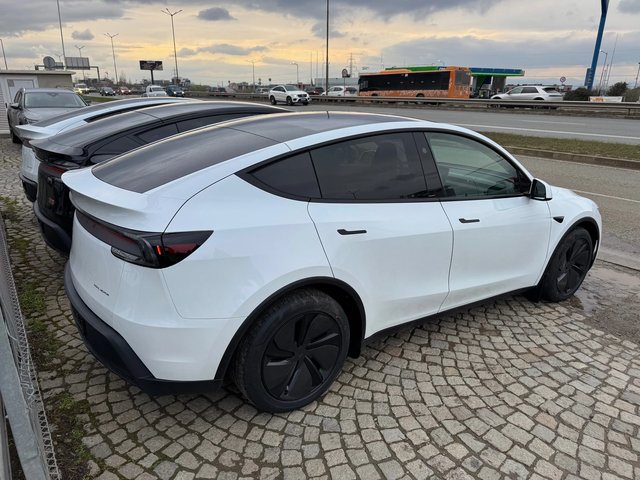 Tesla Model Y Juniper-2025\Standart, long-range 4x4 или Launch - автомобили, коли, обяви за нови и употребявани 7