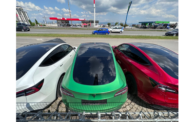 Tesla Model Y 5 км/ T A X I /350ps/60kw - автомобили, коли, обяви за нови и употребявани 12