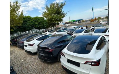 Tesla Model Y 5 км/ T A X I /350ps/60kw - автомобили, коли, обяви за нови и употребявани 15