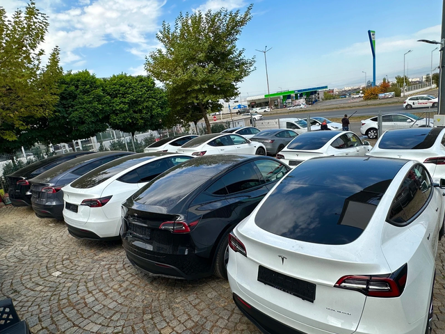 Tesla Model Y 5 км/ T A X I /350ps/60kw - автомобили, коли, обяви за нови и употребявани 15