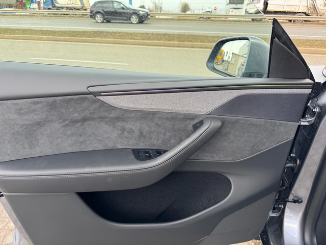 Tesla Model Y Juniper-2025\Standart, long-range 4x4 или Launch - автомобили, коли, обяви за нови и употребявани 9