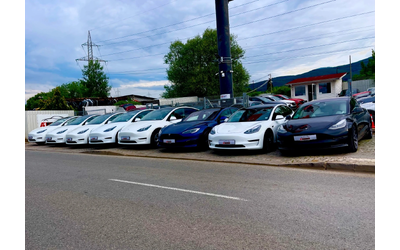 Tesla Model Y Dual Motor - автомобили, коли, обяви за нови и употребявани 8