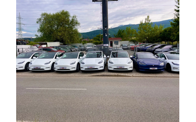 Tesla Model Y Dual Motor - автомобили, коли, обяви за нови и употребявани 9
