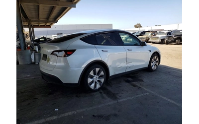 tesla-model-y - 4