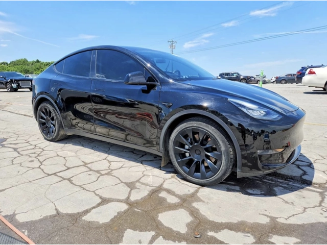Tesla Model Y 4х4* Dual motor* Long Range* - автомобили, коли, обяви за нови и употребявани 3