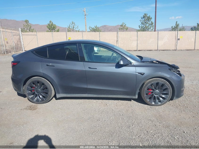Tesla Model Y ELECTRIC All Wheel Drive - автомобили, коли, обяви за нови и употребявани 12