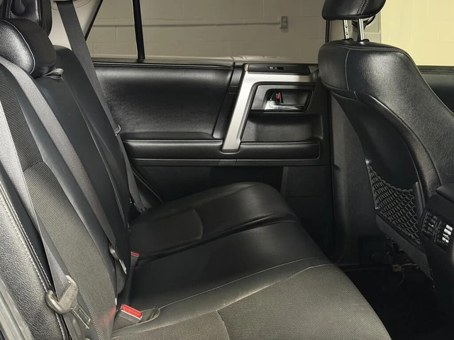 Toyota 4runner 4.0* V6* ПОДГРЕВ* КАМЕРА* КЕЙЛЕС* LANE* ASSIST - автомобили, коли, обяви за нови и употребявани 12