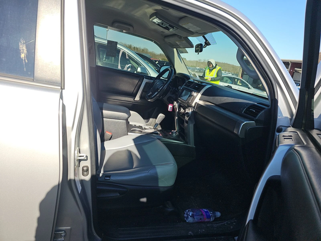 Toyota 4runner 4.0* V6* ПОДГРЕВ* КАМЕРА* КЕЙЛЕС* LANE* ASSIST - автомобили, коли, обяви за нови и употребявани 10