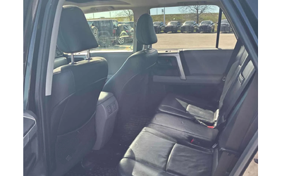 Toyota 4runner | SR5 | PANO | CARFAX - автомобили, коли, обяви за нови и употребявани 9