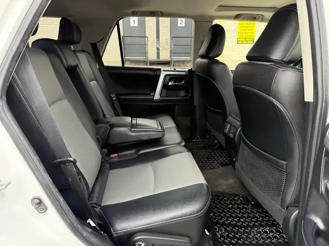 Toyota 4runner 4x4 | SR5| Navigation/Leather/Sunroof/Rear Camera - автомобили, коли, обяви за нови и употребявани 4
