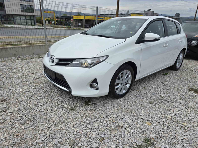 Toyota Auris 1.4 D4D - автомобили, коли, обяви за нови и употребявани 0