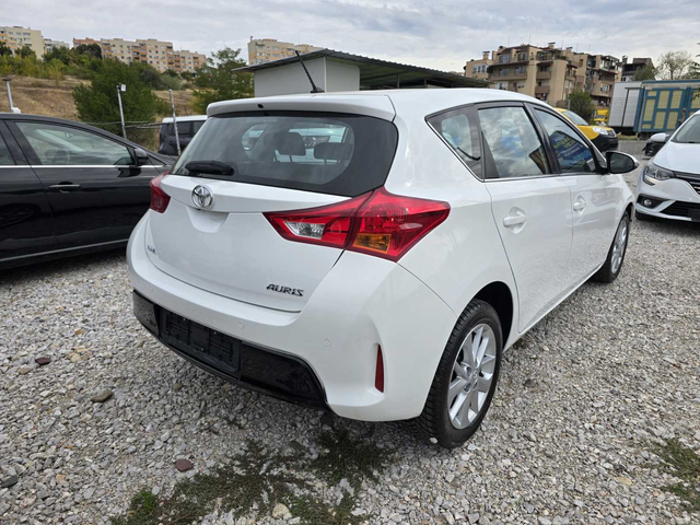 Toyota Auris 1.4 D4D - автомобили, коли, обяви за нови и употребявани 2