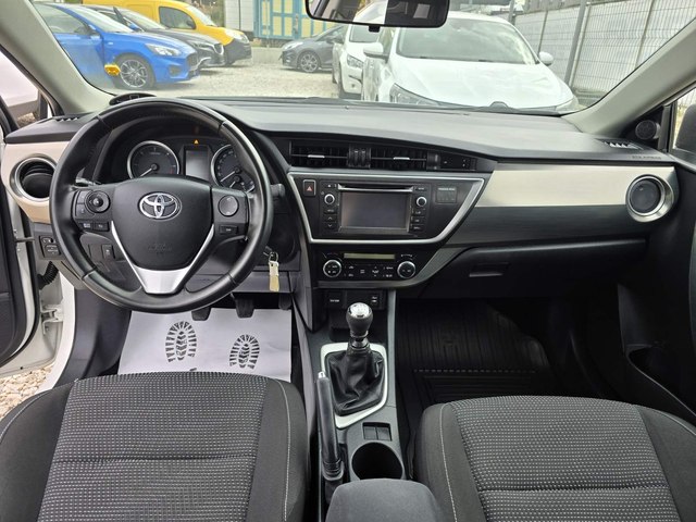 Toyota Auris 1.4 D4D - автомобили, коли, обяви за нови и употребявани 9