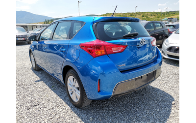 toyota-auris-1-8-hybrid-e5b - 2