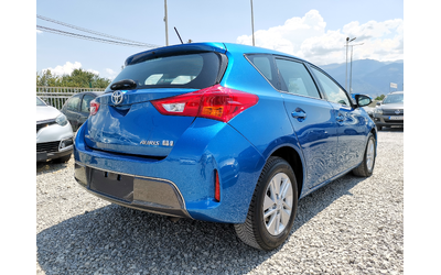 toyota-auris-1-8-hybrid-e5b - 3