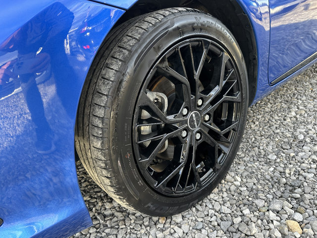 Toyota Auris 1.8H E6C BLACK EDITION - автомобили, коли, обяви за нови и употребявани 11