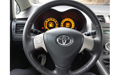 Toyota Auris 1,4i 97ps - автомобили, коли, обяви за нови и употребявани 11
