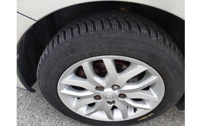 Toyota Auris 1,4i 97ps - автомобили, коли, обяви за нови и употребявани 14