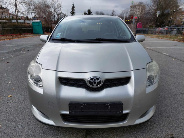 Toyota Auris 1,4i 97ps - автомобили, коли, обяви за нови и употребявани 2